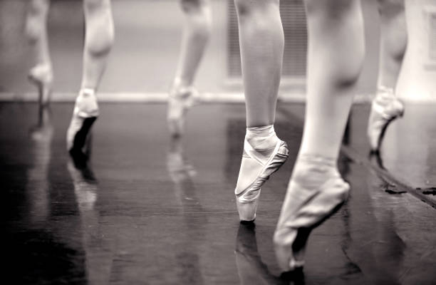 clase bailarina - estudio de ballet fotografías e imágenes de stock