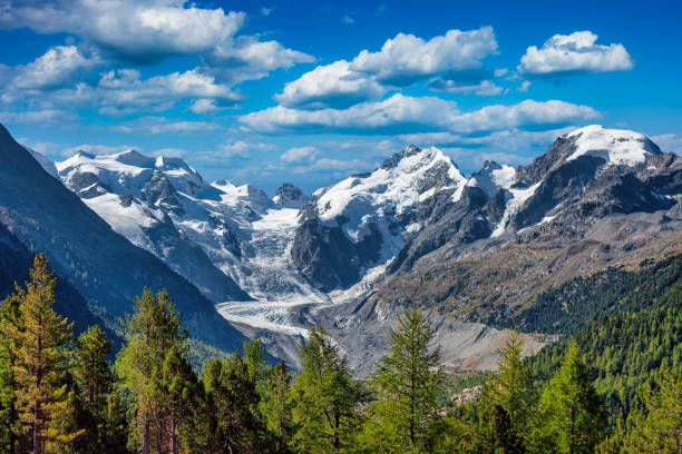 ピッツ ベルニナ山 スイス アルプス スイス モルテラッチ氷河 - engadine switzerland mountain snow ストックフォトと画像