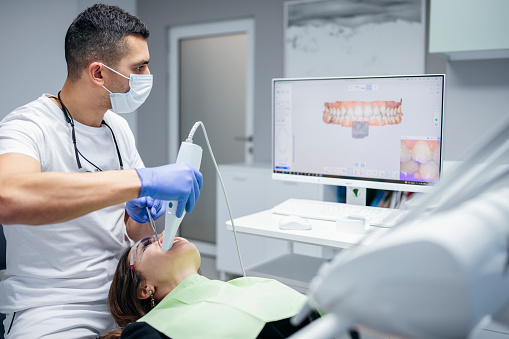 Procedimiento dental con la ayuda de la tecnología de escáner dental 3D. photo