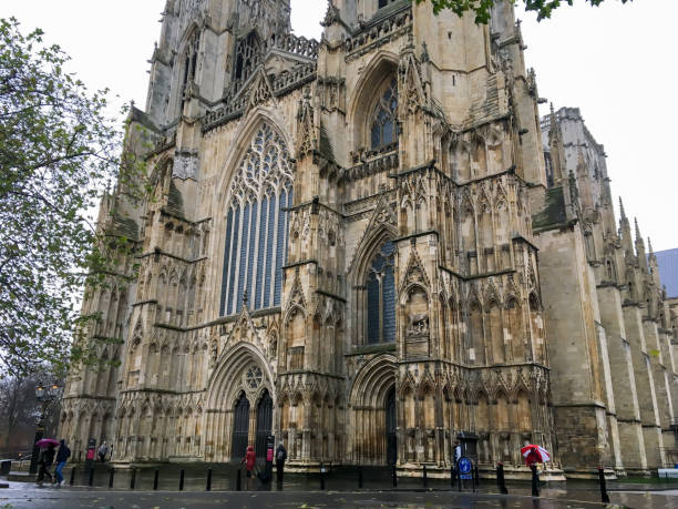 view of york minster cathedral building exterior during rain in morning - york england england minster middle ages imagens e fotografias de stock