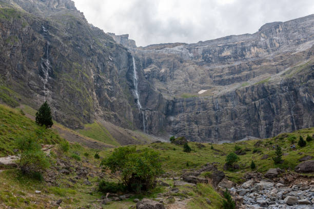 南フランスのガヴァルニー滝 - gavarnie falls ストックフォトと画像