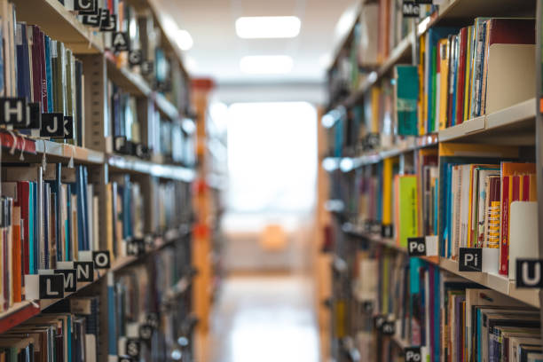 Salão do Livro Vazio em uma Biblioteca - foto de acervo