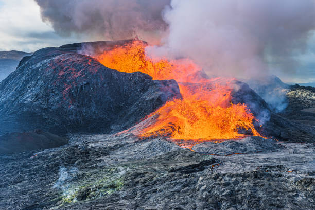 istock Volcano erupting on Reykjanes Peninsula 1455967754