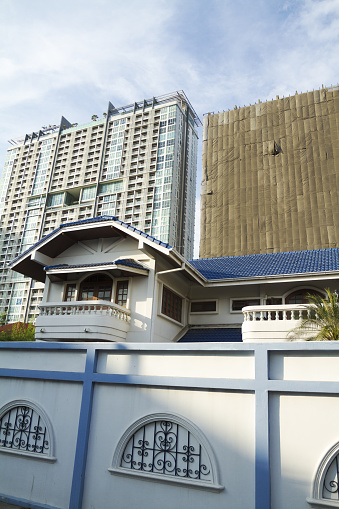 Nig apartment condominium and construction of another one in Bangkok Chatuchak