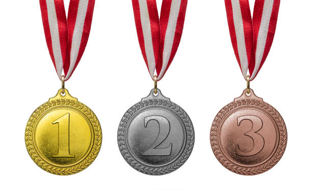medaglie d'oro, d'argento, di bronzo (primo, secondo, terzo) su sfondo bianco isolato - number 3 three dimensional shape number photograph foto e immagini stock