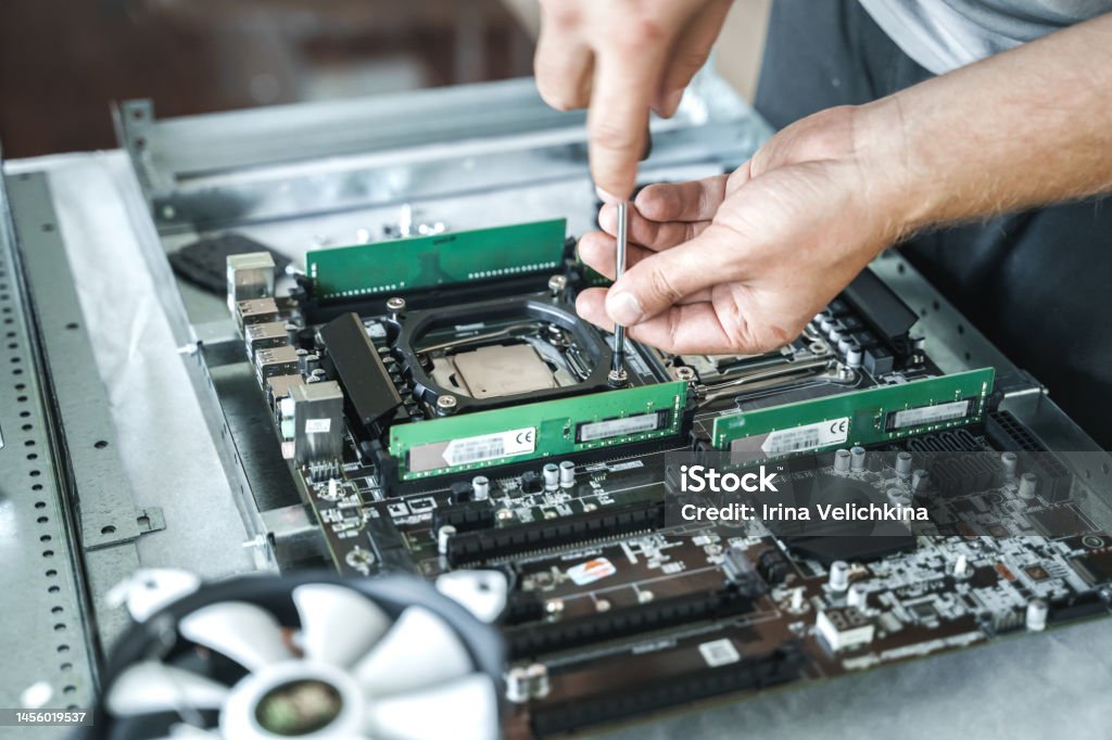 Man Engineer Collectorindependent Self Computer Assembly Mounting In ...