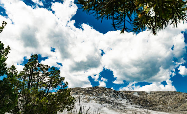 malownicza montana wychodzi na pasmo górskie i przyrodę - mountain montana mountain peak mountain range zdjęcia i obrazy z banku zdjęć