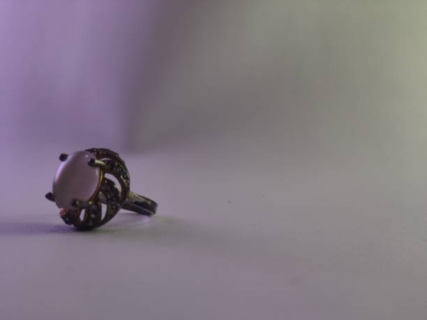 white gold ring, with freshwater pearl - freshwater pearl imagens e fotografias de stock