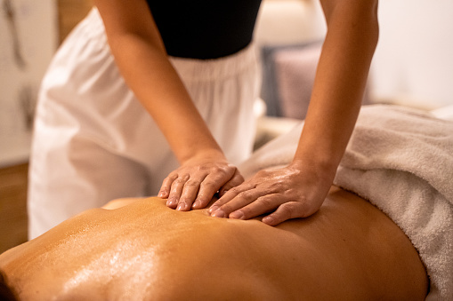 Massage therapy for relaxing with oil