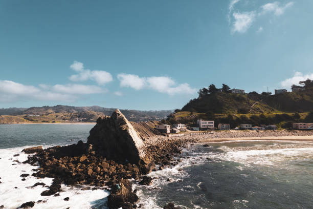 istock Waves crashing the rocks in Pacifica, California 1456130947