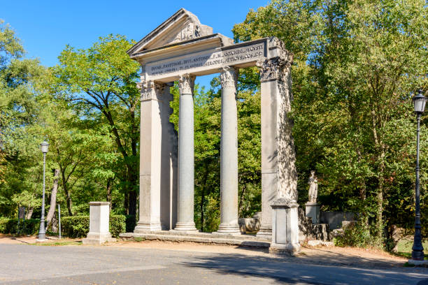 świątynia antonina i faustyna w villa borghese, rzym, włochy - canova zdjęcia i obrazy z banku zdjęć