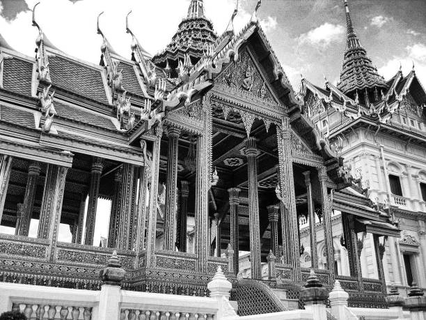 grand palace and wat phra keaw - stupa royal stupa local landmark national landmark imagens e fotografias de stock