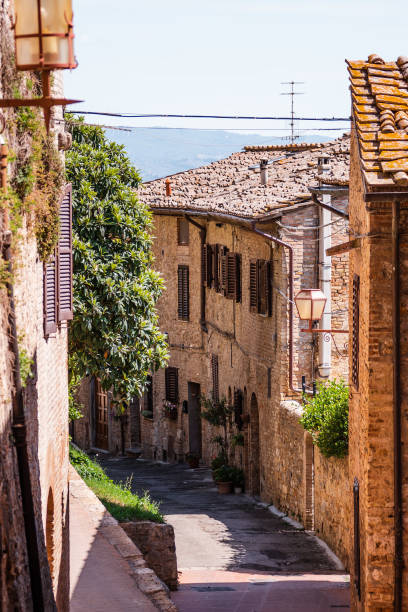 ancient city in tuscany, italy - san gimignano - san gimignano imagens e fotografias de stock