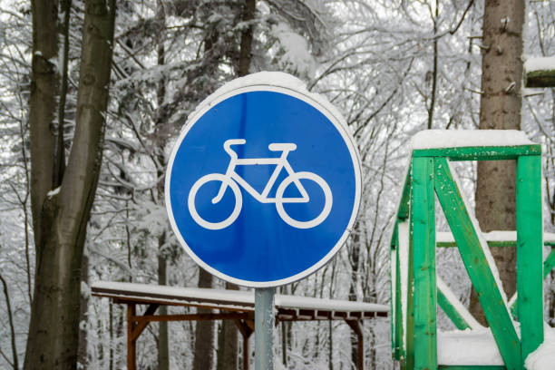 istock Road sign bicycle path, it is sprinkled with white snow. 1456210111