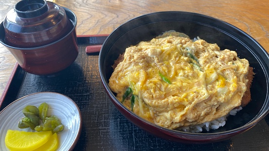 Oyakodon which is Egg and chicken mixed on rice　親子丼