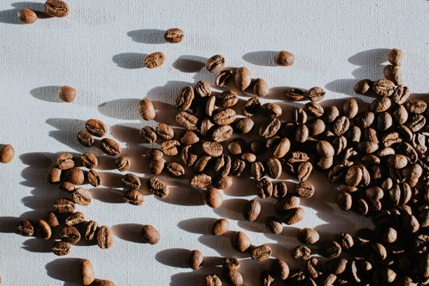 コーヒー豆の背景 - coffee ground bean whole ストックフォトと画像
