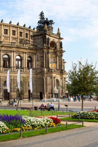 semperoper, famous opera house located on theatre square, dresden, germany - opera house semper opera house statue theaterplatz imagens e fotografias de stock