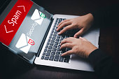 e-mail-konzept-mit-laptop-spam-und-viren-computer-monitor-internet-sicherheitskonzept.jpg?b=1&s=170x170&k=20&c=ljqQh_dCYAWkocjVYo3tc6DltDJassnezyErJ4Eh9DA=