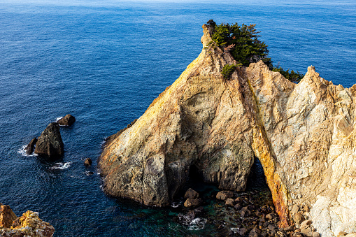The horse-shaped rocks of Koganezaki are very famous.