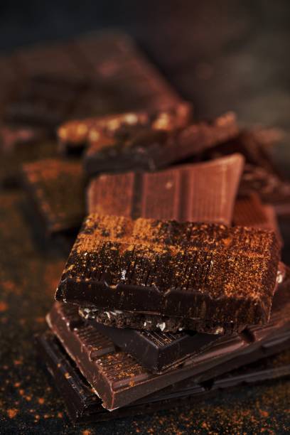 istock Chocolate bar pieces heap witn cinnamon powder. 1456328387