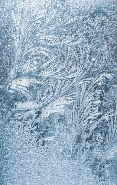 frosty motif naturel de la fenêtre hiver - crystallization photos et images de collection