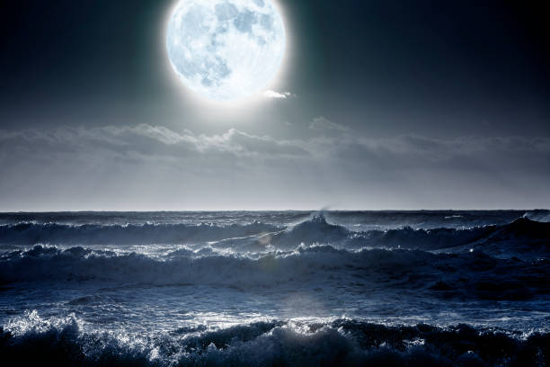 Moonlight over ocean Moonlight over ocean with surf waves full moon over ocean stock pictures, royalty-free photos & images