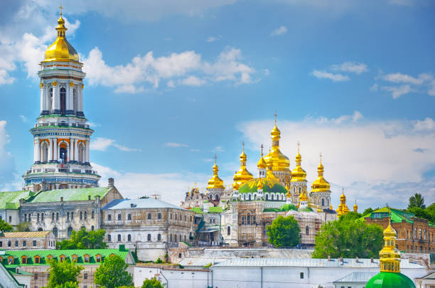 kiev pechersk lavra  - kyiv orthodox church dome monastery foto e immagini stock