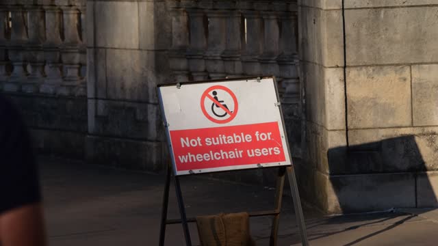 Information sign. Not suitable for wheelchair users. Version 1