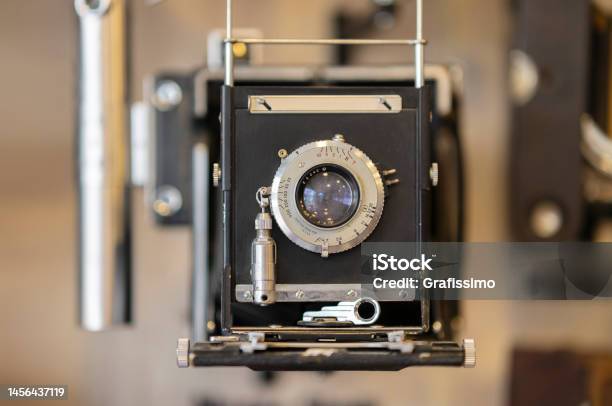 Large Format Vintage Camera Speed Graphic 1930 Stock Photo - Download Image Now - Large Format Camera, 1930-1939, Archival