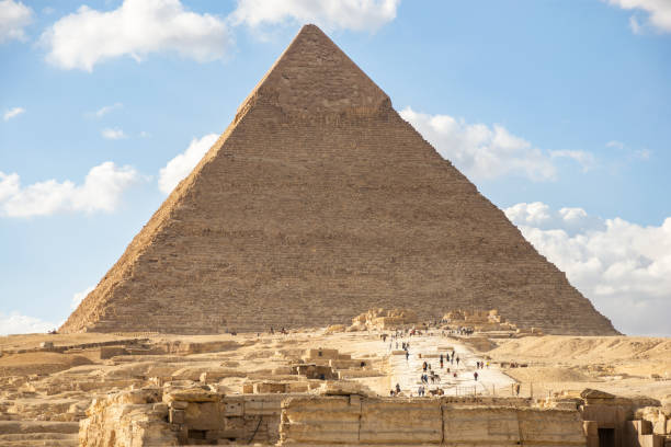 Awesome pyramid of Khafre or of Chephren in Giza Awesome pyramid of Khafre or of Chephren in Giza in front of blue sky pyramid giza pyramids close up egypt stock pictures, royalty-free photos & images