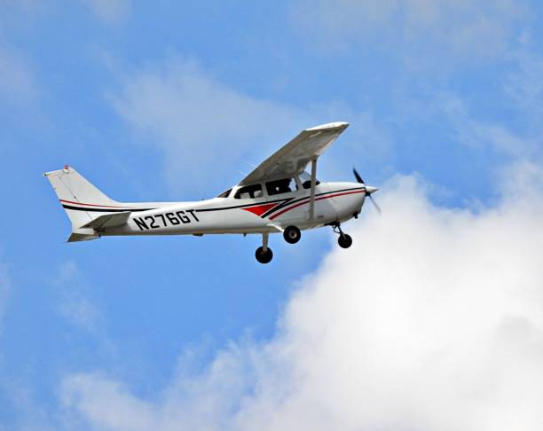 cessna 172s 2002 - cessna_172s zdjęcia i obrazy z banku zdjęć