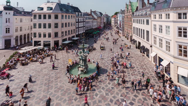 Time Lapse crowds of people in Copenhagen