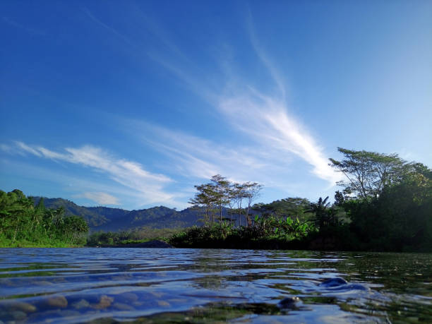 rio claro de seixos - blue transparent cold cube - fotografias e filmes do acervo