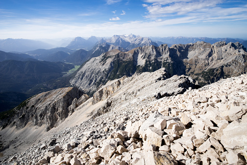 Felsige Landschaft im hochalpinen Karwendelgebirge