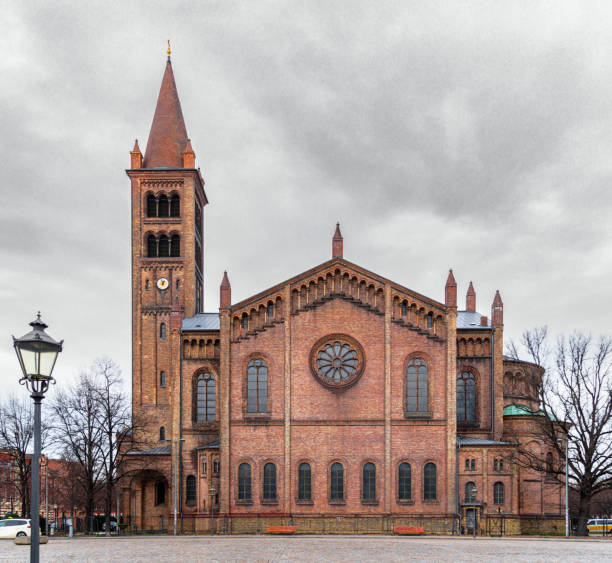chiesa di pietro e paolo, potsdam - winter city germany brandenburg foto e immagini stock
