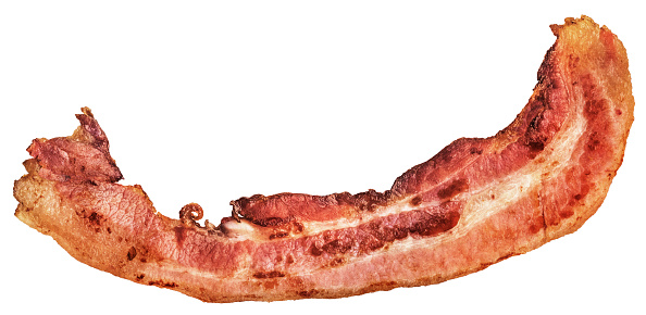 Bacon de cerdo frito aislado sobre fondo blanco photo