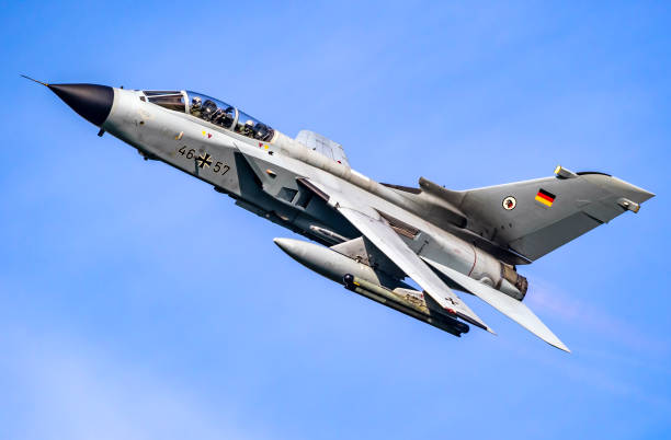 jet bombardiere panavia tornado dell'aeronautica tedesca - fighter plane jet military airplane afterburner foto e immagini stock