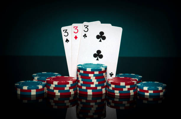 What is the average pot size in a game of Omaha Poker?