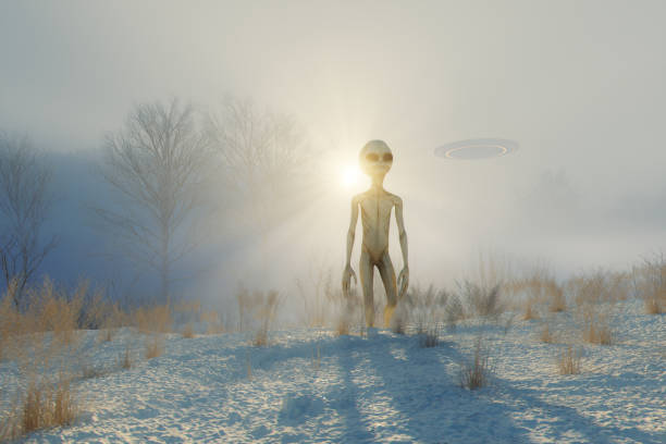 alien che cammina nel paesaggio invernale - alien invasion foto e immagini stock