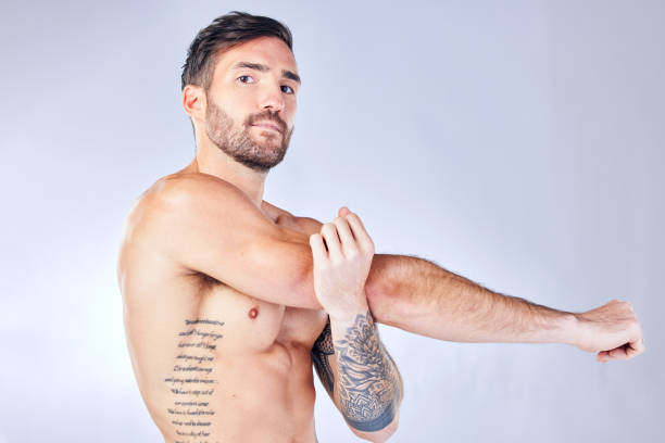 Fitness, stretching and man in studio for muscle, body and skincare wellness, motivation and power on mockup marketing space. Strong, sports and training model with exercise portrait for advertising fitness, estiramiento y hombre en el estudio para el bienestar muscular, corporal y de cuidado de la piel, motivación y poder en el espacio de marketing de maquetas. modelo fuerte, deportivo y de entrenamiento con retrato de ejercicio para publicidad