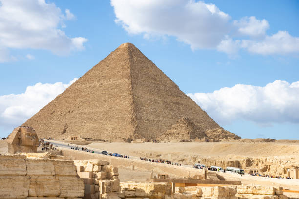 The Great Sphinx and The Great Pyramid of Giza, pyramid of pharaoh Khufu or Cheops The Great Sphinx and The Great Pyramid of Giza - the biggest Egyptian pyramid and the tomb of Fourth Dynasty pharaoh Khufu. pyramid giza pyramids close up egypt stock pictures, royalty-free photos & images