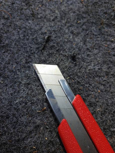 borda muito afiada da lâmina do cortador - blade knife at the edge of sharp - fotografias e filmes do acervo