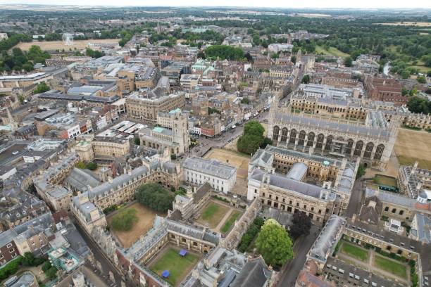 cambridge city centre uk drone aereo ad alto angolo estate - cambridgeshire foto e immagini stock