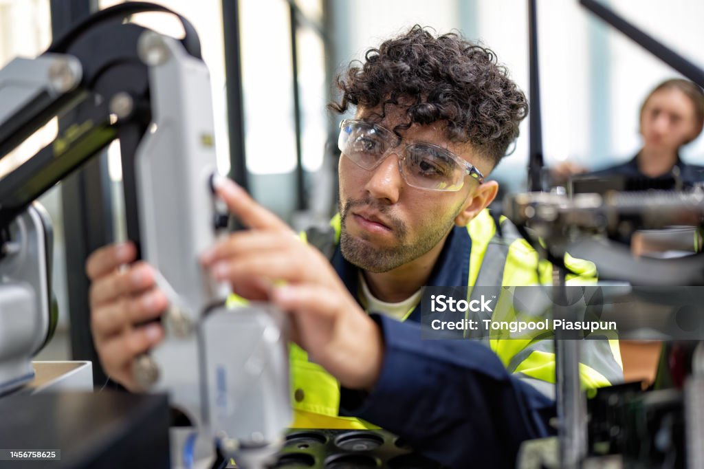 Basic Engineering Trainings Engineer Learn Basic Theory How To Operation Maintenance And Programing ...