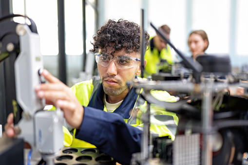 Basic Engineering Trainings Engineer Learn Basic Theory How To Operation Maintenance And Programing ...