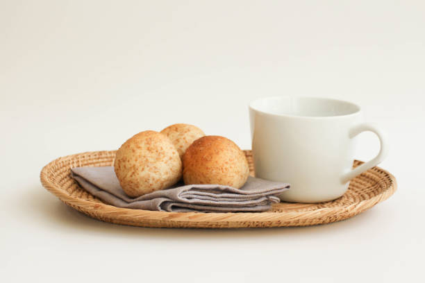 클로즈업 홈 흰색 바탕에 통밀을 만들었다 - brown bread bread home interior organic 뉴스 사진 이미지