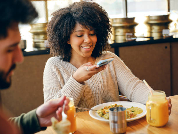istock Group of Friends at an Indian Restaurant 1456875937