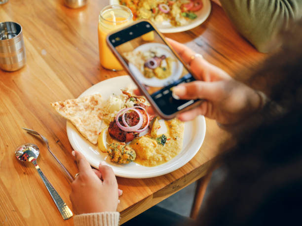 istock Group of Friends at an Indian Restaurant 1456876022