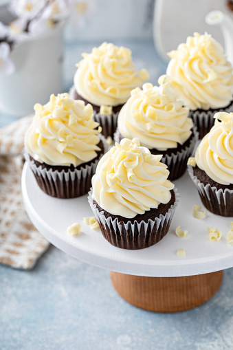 White and dark chocolate cupcakes with white chocolate curls