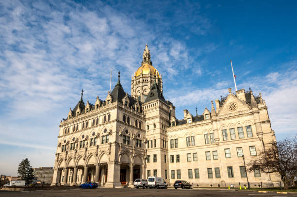 Hartford, CT - USA - Dec 28, 2022 Three quarter view of the historic Connecticut State Capitol, The Eastlake style building with a distinctive domed tower was built in 1878 by Upjohn and Batterson. Hartford, CT - USA - Dec 28, 2022 Three quarter view of the historic Connecticut State Capitol, The Eastlake style building with a distinctive domed tower was built in 1878 by Upjohn and Batterson. connecticut state capitol building stock pictures, royalty-free photos & images